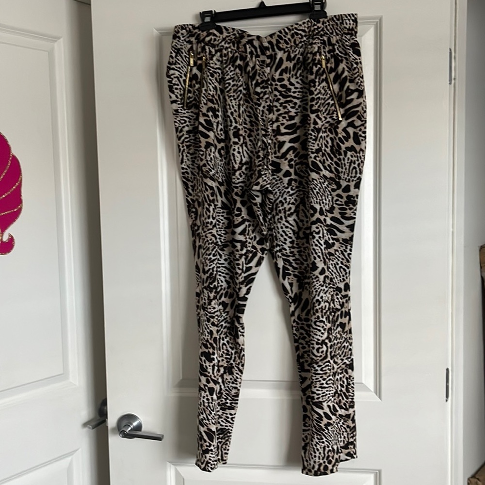 Lightweight Animal Print Pant